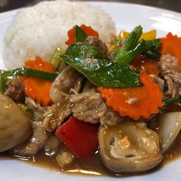 ผัดเนื้อนำ้มันหอยพร้อมข้าว