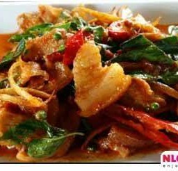 ผัดเผ็ดหมูป่า กับข้าว