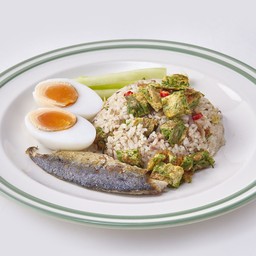ข้าวผัดปลาทูไข่ชะอม น้ำพริกกะปิ