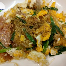 วุ้นเส้นผัดแหนมและไข่