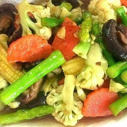 ผัดผักรวม กับข้าว