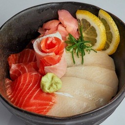 ข้าวหน้าปลาแซลมอนฮามาจิ