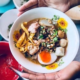 เจ๊ซิ้ม ปิ่นเกล้า - ก๋วยเตี๋ยว อาหารตามสั่ง