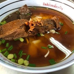 เส้นใหญ่เป็ดตุ๋น น้ำ