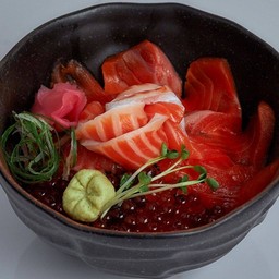 ข้าวหน้าปลาแซลมอนไข่ปลาแซลมอน