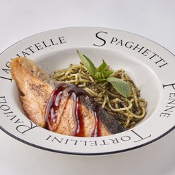 สปาเก็ตตี้ซอสเพสโต้แซลมอนย่าง