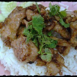 ข้าวหมูทอดกระเทียม