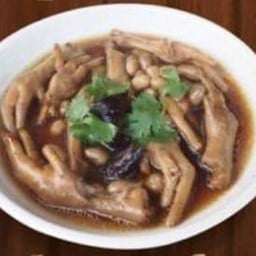 ขาไก่ตุ๋นเห็ดหอม