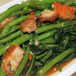 ผัดบุ้งหมุกรอบ