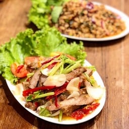 ยำคอหมูย่าง