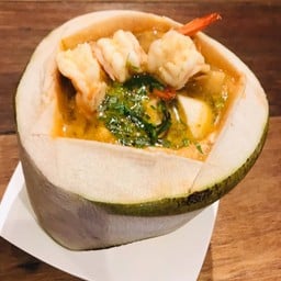 ต้มยำกุ้งเนื้อมะพร้าว