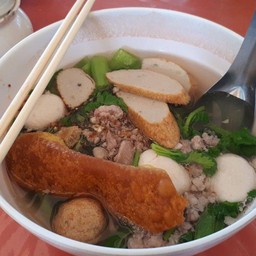 น้ำซุปเค็มไปหน่อยแต่ให้เครื่งเยอะ