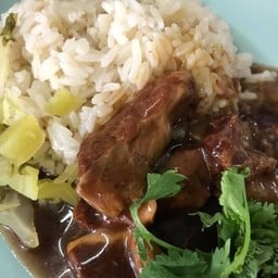 ข้าวราดเนื้อตุ๋น 77