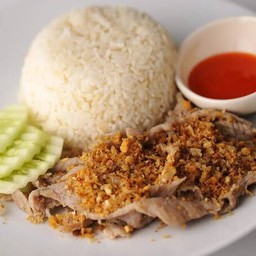 ข้าวกระเทียม ราดข้าว