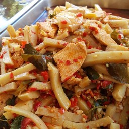 ผัดพริกหน่อไม้ไก่