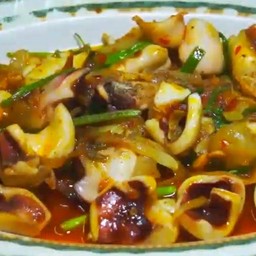 ปลาหมึกผัดไข่เค็ม