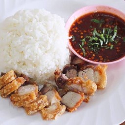 ข้าวหมูกรอบทอดจิ้มแจ่ว