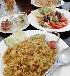 ข้าวผัดปู ประตูผี บางน้ำผึ้ง