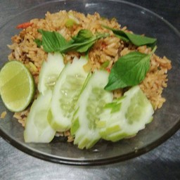 ข้าวผัดปลากระป๋อง