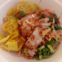 บะหมี่เกี๊ยวแห้งหมูแดง