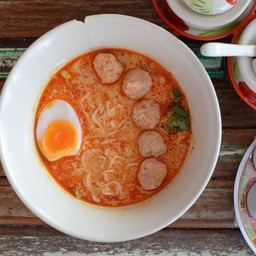 ก๋วยเตี๋ยวต้มยำไข่หมูเด้ง