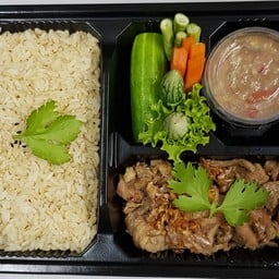 E-101 ข้าว+น้ำพริกไข่เค็ม+หมู/ไก่ กระเทียม