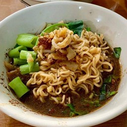 มาม่า น้ำตกหมู