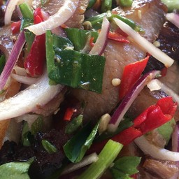 ยำคอหมูย่าง