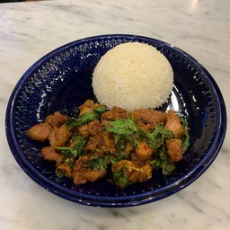 ข้าวหมูทอดผัดซอสกะเพรา