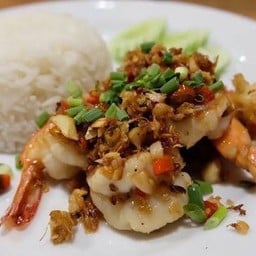 กุ้งผัดพริกเกลือราดข้าว