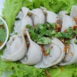 เกี๊ยวปลาลวกจิ้ม