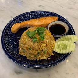ข้าวผัดแจ่ว ปลาแซลมอนย่าง