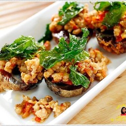ข้าวราดกระเพราไข่เยี่ยวม้าใบกระเพรากรอบ