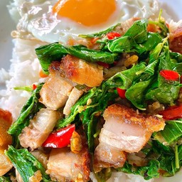 ข้าวราดกะเพราหมูกรอบ