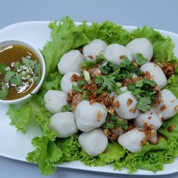 ลูกชิ้นปลาลวกจิ้มซีฟูด