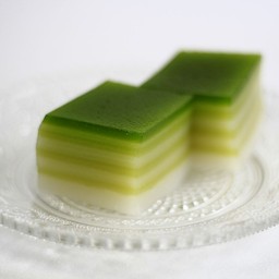 ขนมชั้นใบเตย