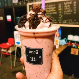 นมชมพูโอริโอ้