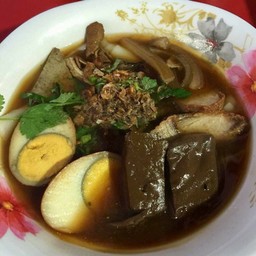 ก๋วยจั๊บน้ำข้น เจ๊อ้วน ตลาดรุ่งเจริญ