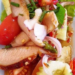 ยำคอหมูย่่าง