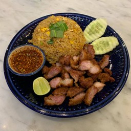 ข้าวผัดแจ่วหมูทอด