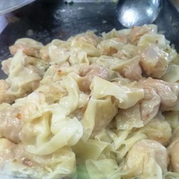 บะหมี่เกี๊ยวกุ้งนางเลิ้ง