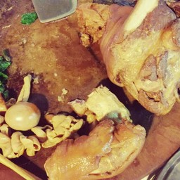 🍖คากิล้วน ร้านขาหมูลุงเอี้ยงนางเลิ้ง