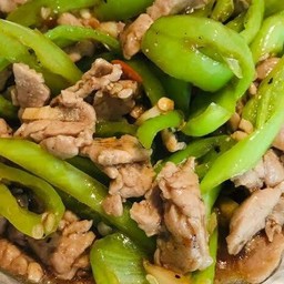 ผัดพริกหยวก กับข้าว