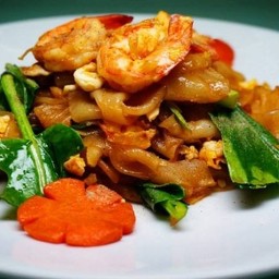 เส้นใหญ่ผัดซีอิ้วทะเล
