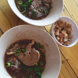 ก๋วยเตี๋ยวเรือเอยุธยาเศรษฐีเรือทอง พานทอง