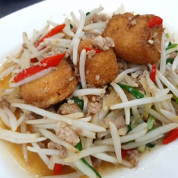 ผัดถั่วงอกเต้าหู้หมูสับ