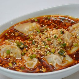 เกี๊ยวหมูน้ำแดง