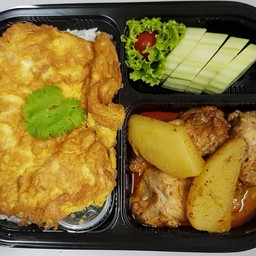 D-102 ข้าว+มัสมั่นไก่+อาหาร 1 อย่าง (ตามตัวเลือก)