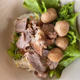 ป้าติ้วก๋วยเตี๋ยวเนื้อเปลื่อย/ก๋วยเตี๋ยวต้มยำ
