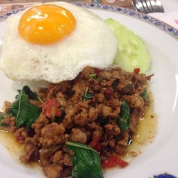 ข้าวราดกระเพราเนื้อ